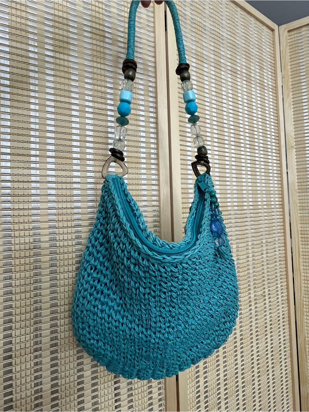 Woven straw shoulder bag
